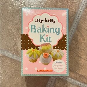 Scholastic Itty-Bitty Baking Kit in Pink and Brown Like New